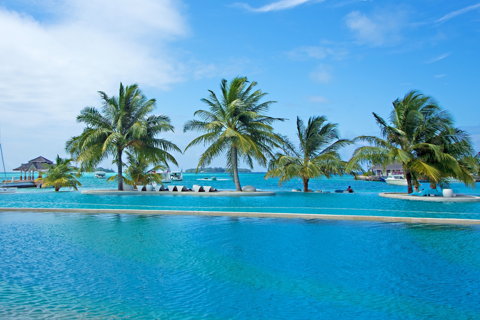 kandooma beach view villa